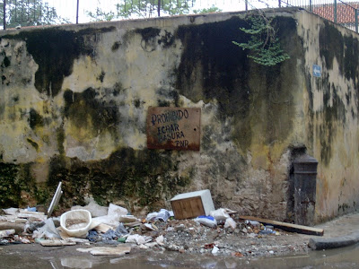 FOTOGALERIA DE LA COTIDIANIDAD EN CUBA  ProhibidoEcharBasura