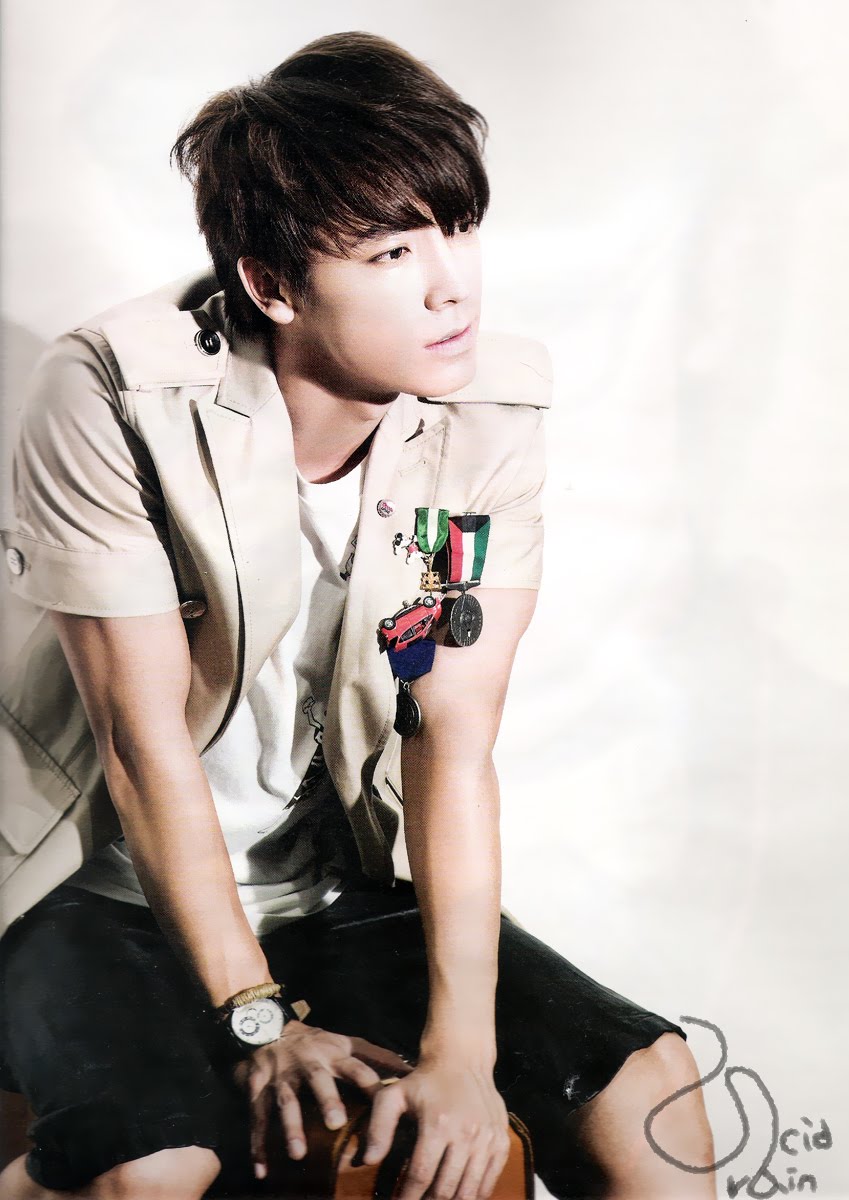 Lee Donghae (Super Junior) A00772784c3ef872376ac