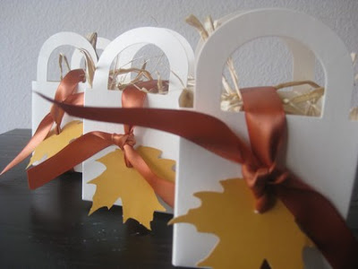 اشكال لف الورق بطاقات وغيرهااا  Fall-wedding-soap-favors