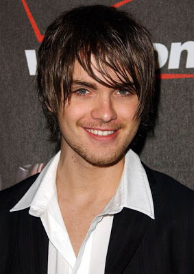 تسريحات شباب منوعه تسريحات شباب Thomas-dekker-emo-hairstyles1