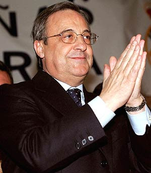 DESPACHO DEL REAL MADRID (2ª TEMPORADA) Florentino-orando