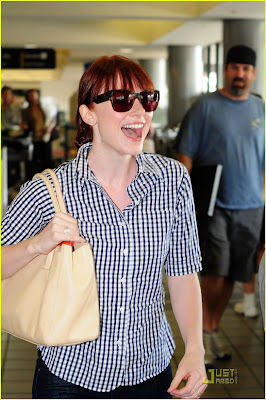 mais fotos de Bryce Dallas Howard a caminho Bryce-dallas-howard-vancouver-01