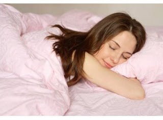 رائحة الياسمين تريح الأعصاب وتساعد على النوم الهادئ NF34_sleeping-woman-070724-1
