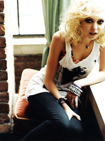 Normal Girl...Normal Life... [Ficha de Rachel] Taylor-Momsen1