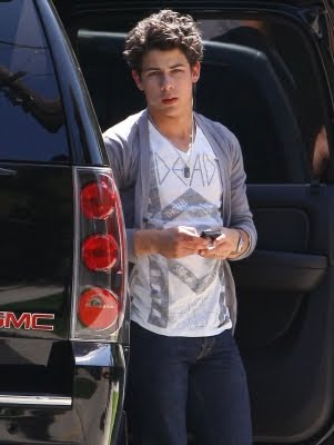 Nick Jonas:Candids y noticias >2 [CLOSED] - Página 7 Normal_001