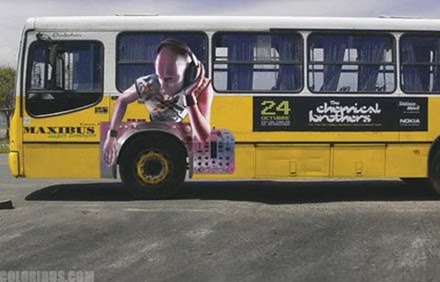 رسومات غريبة لكن عجيبة علي الباصات Awesome_bus_advertisements-232