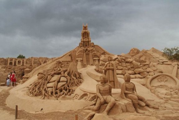 ابداع فن النحت على الرمال Sand-castles-36