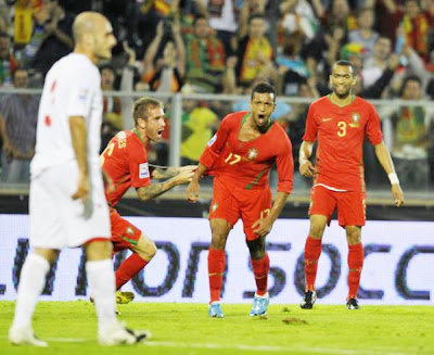 تصفيات كأس أوروبا2012 : مواجهات صعبة لإنكلترا وإسبانيا وهولندا Golo_nani