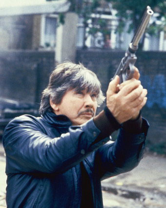 Hijos de puta CharlesBronson_Schiesst2