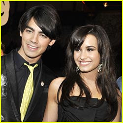 demilovato & jonas brother Demi-lovato-joe-jonas