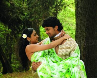 ரகசியம் சொன்னது அப்போது தானா Thiru-thiru-thuru-thuru-new-stills12