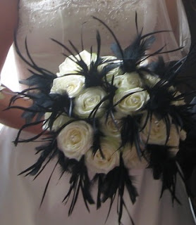 اجمل مسكات ورد للعروس  Black-and-white-wedding-flowers