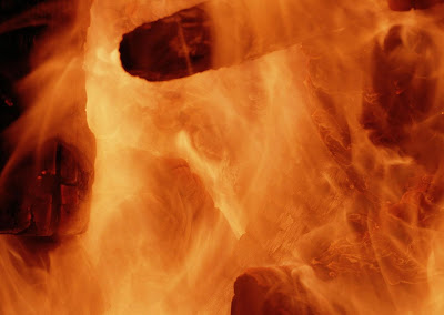 WALPAPER API YG KEREN ABISS :P Fire-element-wallpaper-18