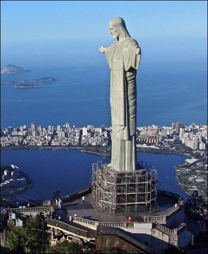 تمثال  المسيح عيسي في ريو دي جانيرو البرازيل 630X700