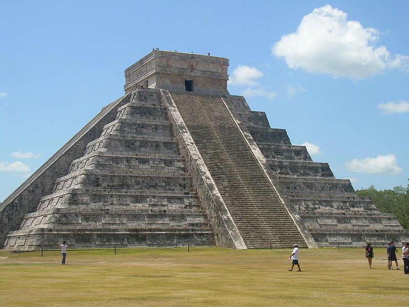 مدينة ماتشو بيتشو الأثرية Maya-pyramid