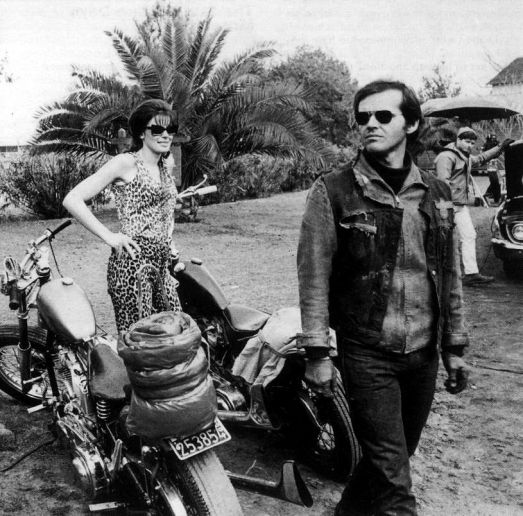 Les stars et les harleys - Page 2 Nicholson%2B%2BHellsAngels2%2B%2Blisa