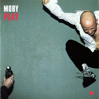 Recomienda un álbum de música Moby_play_front