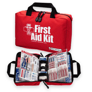 دورة تدريبة  عن الإسعافات الأولية  ( ريثما يحضر الطبيب ) First-aid-kit