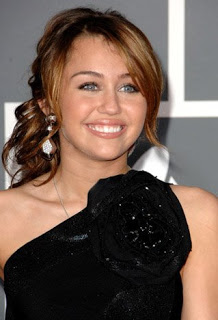 ازياء من هوليود 2020 ، ازياء المشاهير ، ازياء روعه ، فساتين جديده 2010  MileyCyrus_51st_Grammy_3