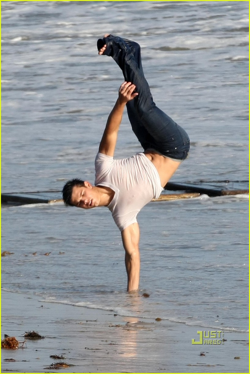 Taylor Lautner(Jacob Black) Taylor-lautner-rolling-stone-photo-shoot-04