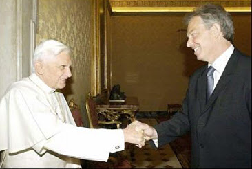 Masonería y reencarnación Masonic-handshake-benedict-xvi