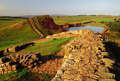 اجمل الاماكن الاثرية في العالم  Hadrians_wall_region