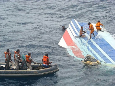 [Internacional] Estado francês é questionado por tragédia em voo da Air France Tn_620_600_Equipes_de_busca_resgaste_06-08