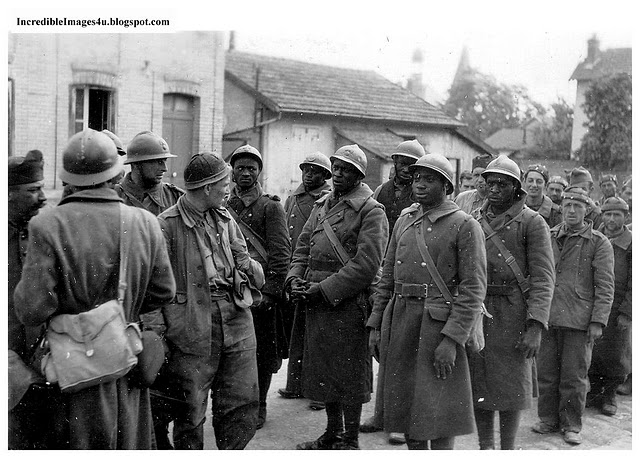 Guerra de Secessão Portuguesa - Página 4 French-soldiers-POW-prisoner-of-war-second-world-war-ww2