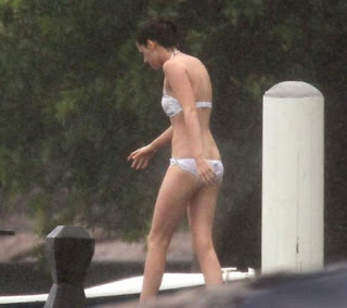 + FOTOS DE ROB Y KRISTEN EN LA ISLA ESME .... EN EL AGUA !!!! Rk-swim13-560x497