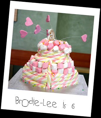 حلوي المارشميللو Brodie-Lee_marshmallow_mountain_cake-1