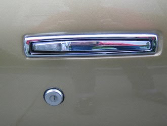 J'aimerais changer mes poignées de portières (404) ! > - Page 2 Door-handle-pontiac-grand-prix