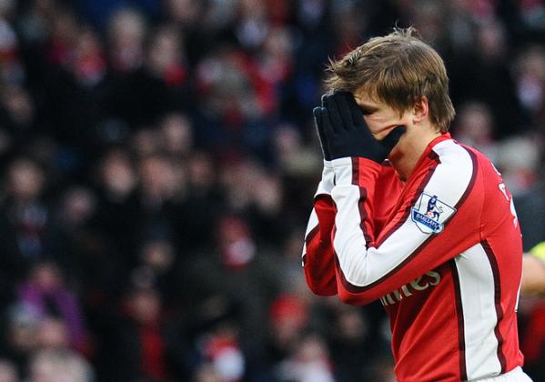 Jornal Gunners.  Arshavin%2Bman%2Buted%2Bhands%2Bface