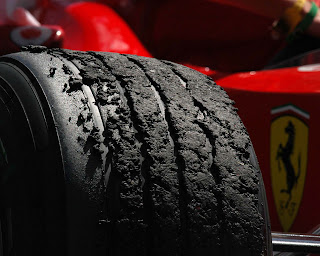 DI BALIK KEHEBETAN,KECANGGIHAN DAN KEMEWAHAN COMPETISI PALING BERGENGSI F1 Red-gear_F1_wear_tire