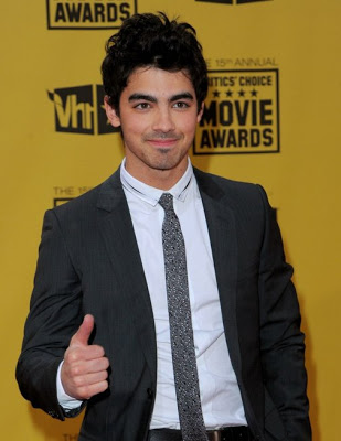 joe jonas ¿antes o despues? Joe-jonas-awards2010