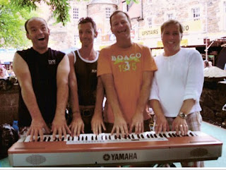 Pissy. Fours, Cunty & Dodsey Group Photo 4-poofs-a-piano-in-edinburgh1