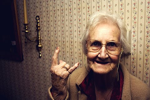 ¿Qué os parece la expresión "Rock (sin Roll)"? Abuela-metalera