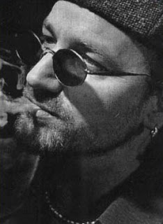 El topic de U2, tambien te puedes poner un tema de U2 Bono_smoke