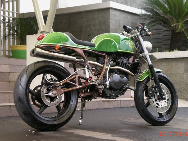 Suzuki GSX-250 Cafe Racer (Still from Indonesia) Thunder%2B250%2B-%2B3