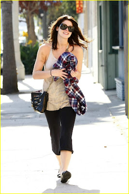 Lizzie Album Ashley-greene-vivians-cafe-02