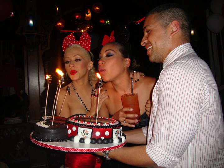 [Nueva Foto] Xtina en el cumple de monique!! 2010 34974_414024389500_562909500_4362672_6182523_n