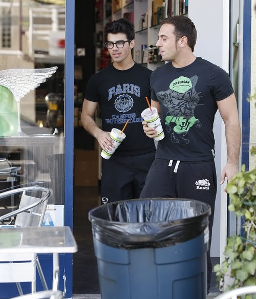 Joe Jonas: Noticias&Candids >2 [CLOSED] - Página 6 29krnm0