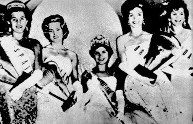 Những nhan sắc đáng nhớ ở MU (1952 -nay) Điểm danh người quen thành công ở Miss International.  (4) - Page 31 1961-01mi