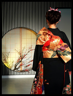 Estilos de Decoración III : Ecléctico, Kitsch, Bauhaus-Industrial-Starck y Oriental - Página 26 Kimono_backshot_by_sth