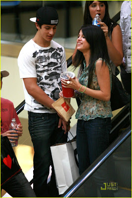 صور سلينا Selena-gomez-david-henrie-17