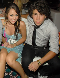 ♥♥Historia de amor entre Nick y Tú♥♥Capitulo 2:A Conocernos!!!! Miley_cyrus_nick_jonas