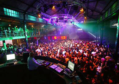 Discoteca Good Night Jovenes-en-discoteca-okey