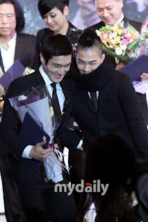 Taeyang و SiWon في جوائز الثقافة الكورية الشعبية و جوائز الفنون 2010 20101122_siwon_taeyang_1