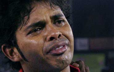 England v India, 2nd Test, Trent Bridge, 29 Jul-2 Aug, 2011 - Page 2 Sreesanth_crying2_20080425