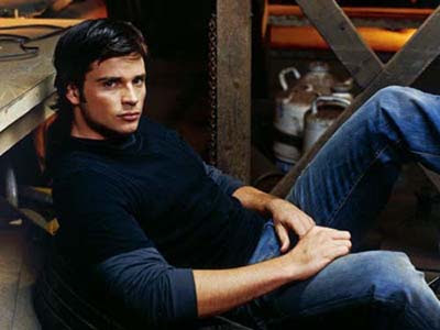 Rebekah's Flat Tom-welling-sitting