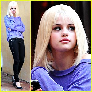 منو احلى بالشعر الاشقر Selena-gomez-blonde-wig